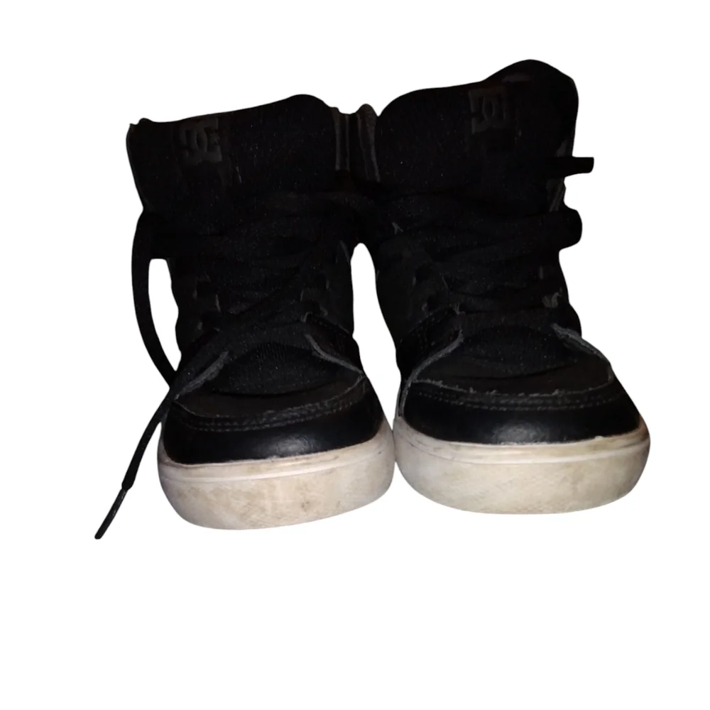 💚 GUC DC Kids Black High-Top Leather Sneakers Size 13